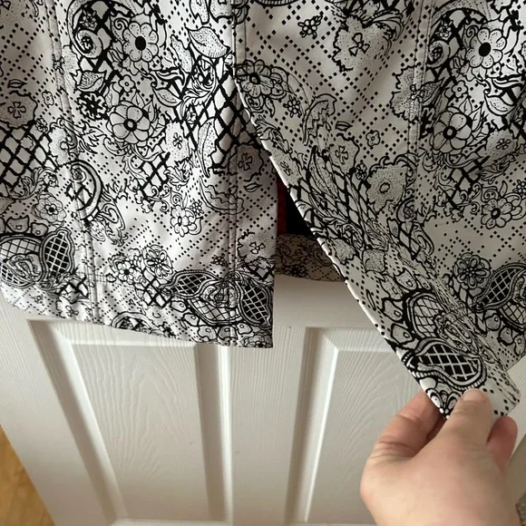 Beautiful Lululemon jacket - Picture 4 of 9